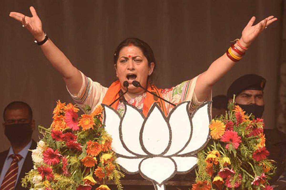 जमाना वंदे भारत का और वे अब भी साइकिल पर चल रहे : स्मृति ईरानी